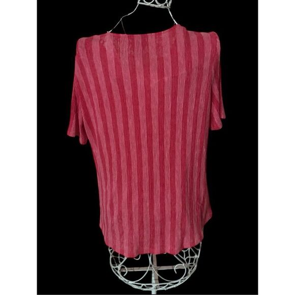 Great CONDITION STUNNING Chico's Top pink Striped Plisse Stretch Solid Tie Front - Picture 7 of 12